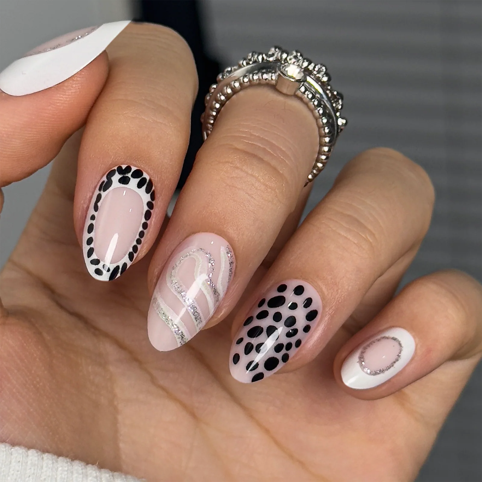 Silver Line Chic - Image 3