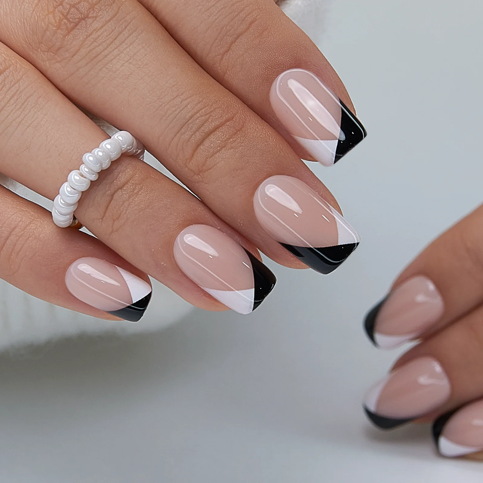 Minimal Contrast - Image 2