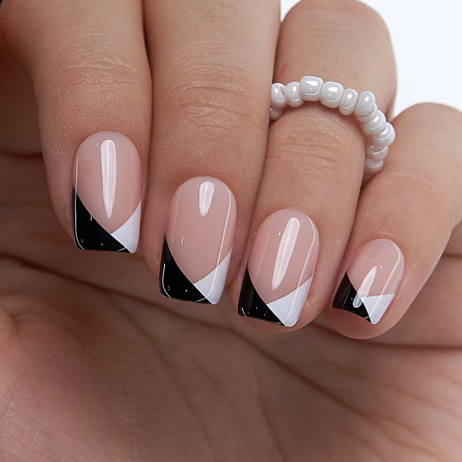 Minimal Contrast - Image 3