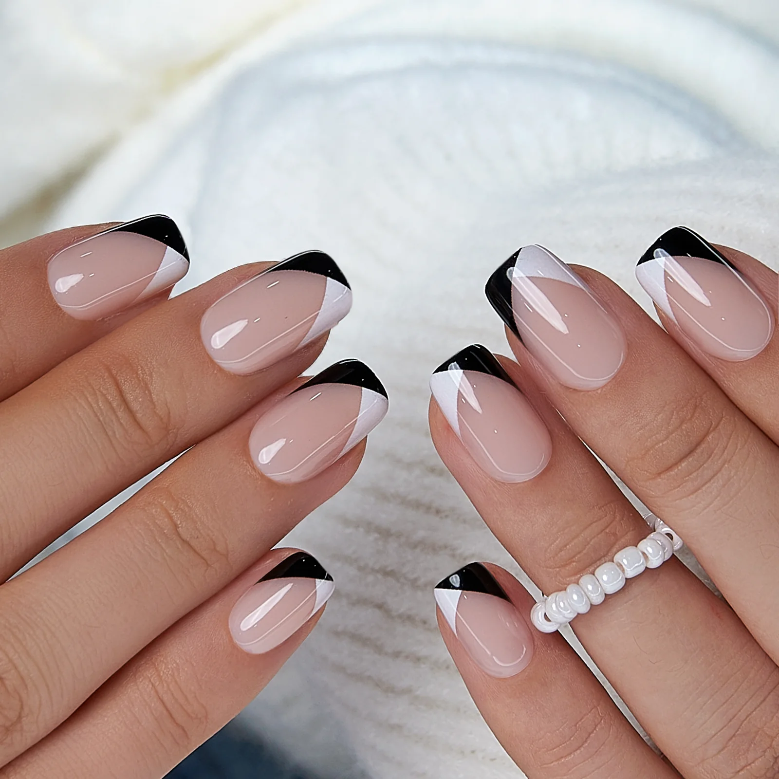 Minimal Contrast - Image 4