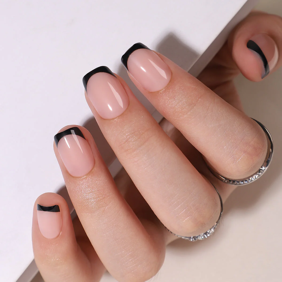 Elegant Noir Touch - Image 3
