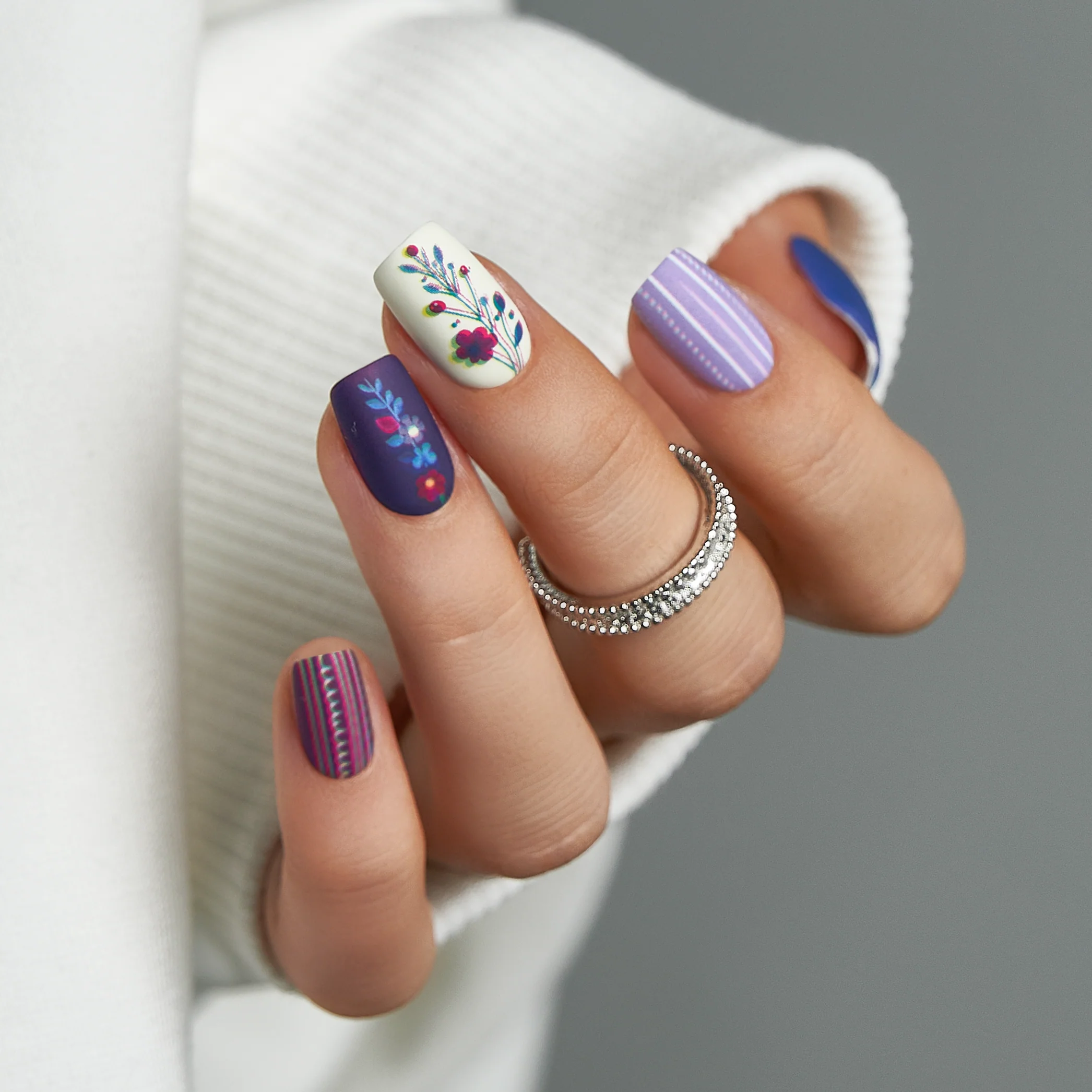 Vintage Floral Charm - Image 3